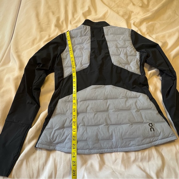 On Running Climate Jacket Size Small Like New Stratosphere | Navy - Picture 13 of 15